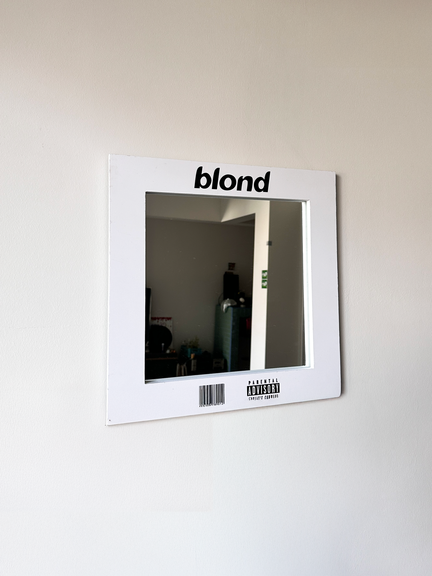 Blond Model Ayna
