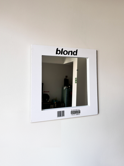Blond Model Ayna